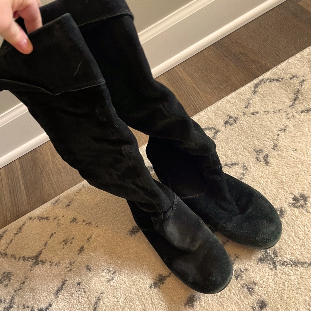 Black suede boots size 6